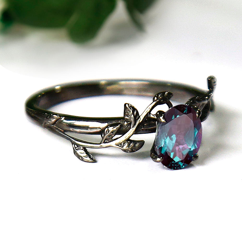 Alexandrite Leaf Vintage Ring in 925 Sterling Silver with Black Rhodium