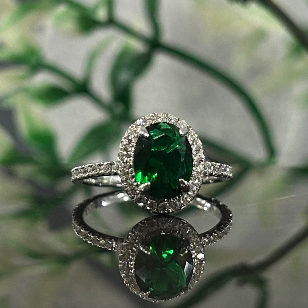 Vintage Green Emerald Engagement Ring 925 Sterling Silver Halo Diamond Ring For Women - Speacial Gift For Wife